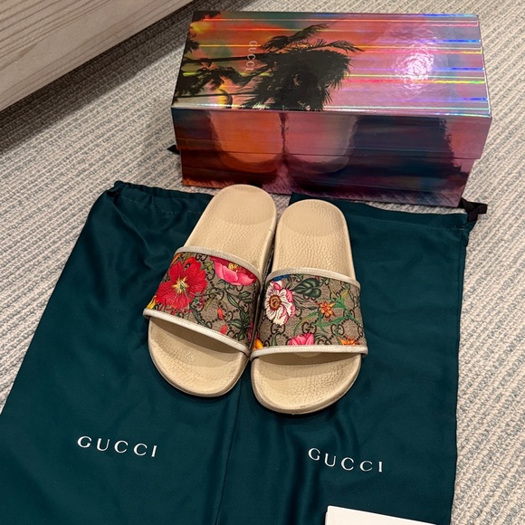 Gucci Beige Floral Slides - Picture 1 of 5